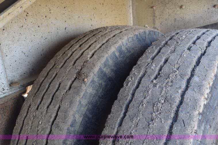 image for item K7172 2000 Travis end dump trailer