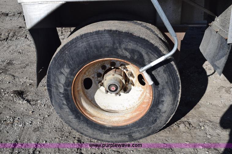 image for item K7172 2000 Travis end dump trailer