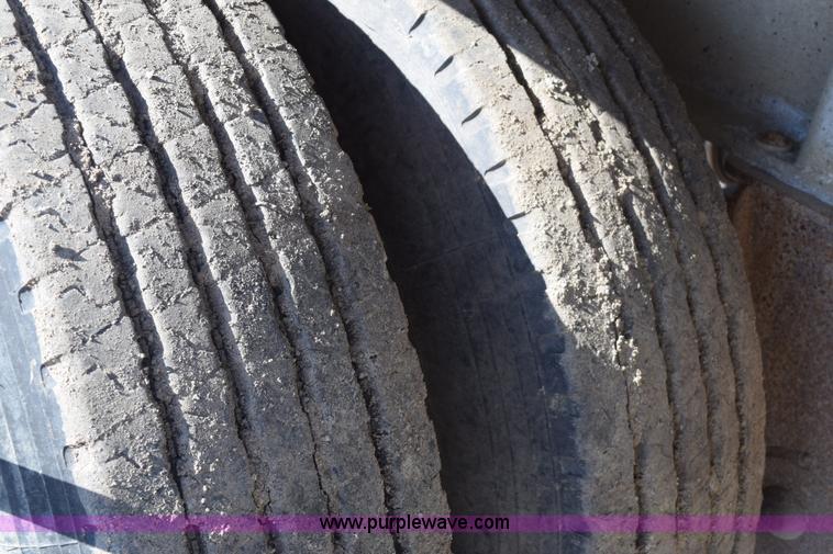 image for item K7172 2000 Travis end dump trailer