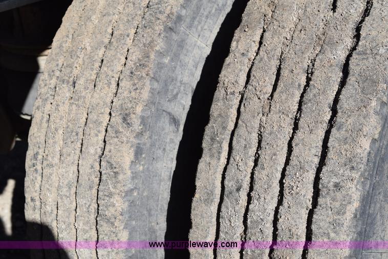 image for item K7172 2000 Travis end dump trailer