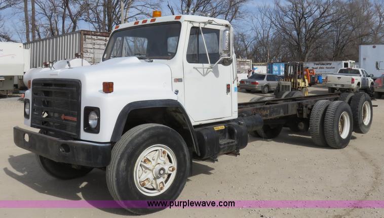 image for item K7244 1986 International 1954 cab and chassis