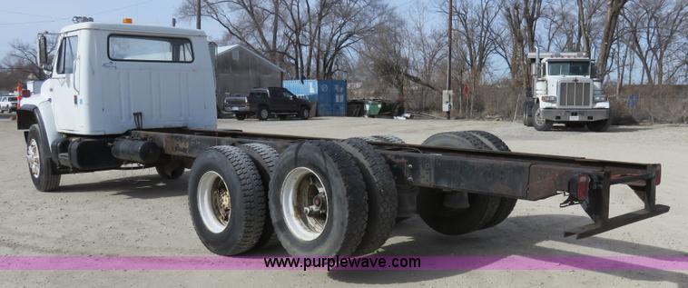 image for item K7244 1986 International 1954 cab and chassis