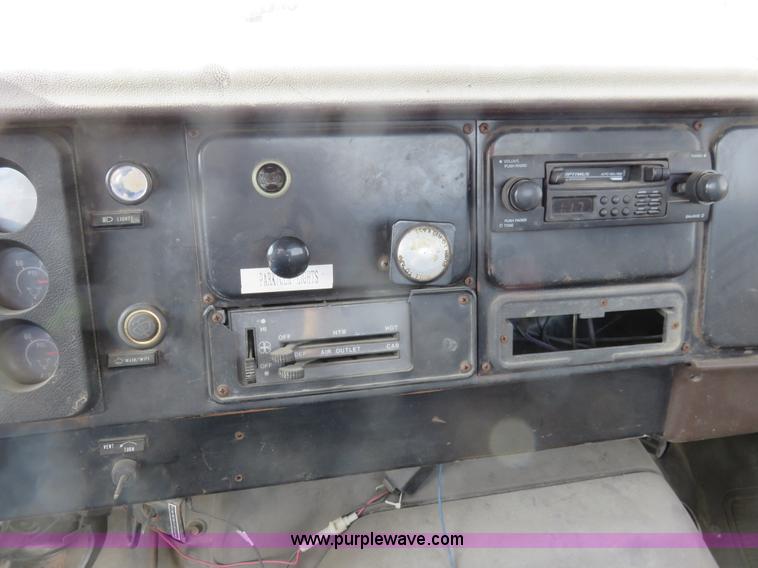 image for item K7244 1986 International 1954 cab and chassis