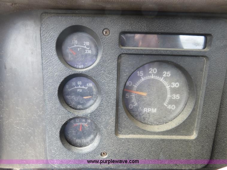 image for item K7244 1986 International 1954 cab and chassis