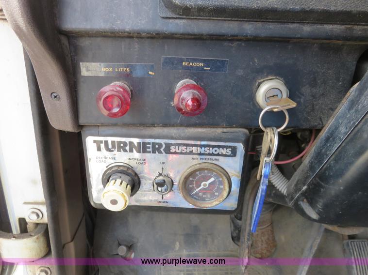 image for item K7244 1986 International 1954 cab and chassis