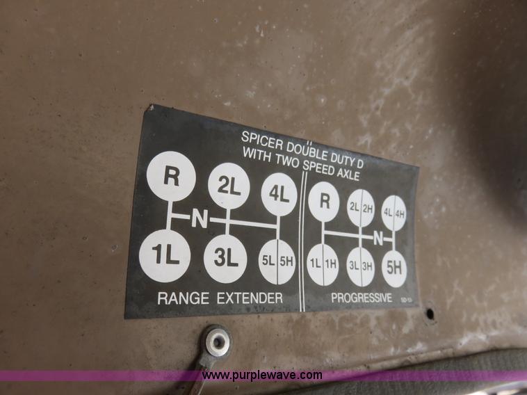 image for item K7244 1986 International 1954 cab and chassis