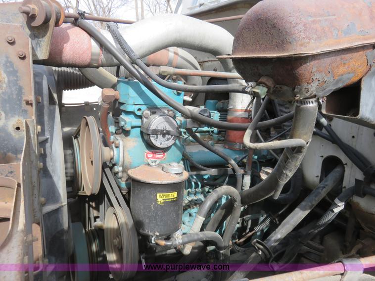 image for item K7244 1986 International 1954 cab and chassis