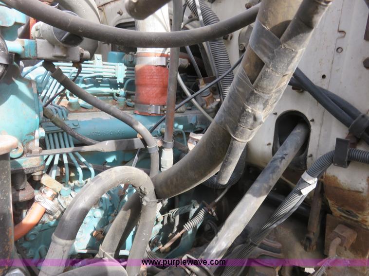 image for item K7244 1986 International 1954 cab and chassis