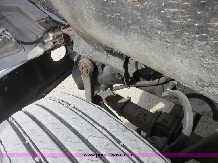 image for item K7244 1986 International 1954 cab and chassis