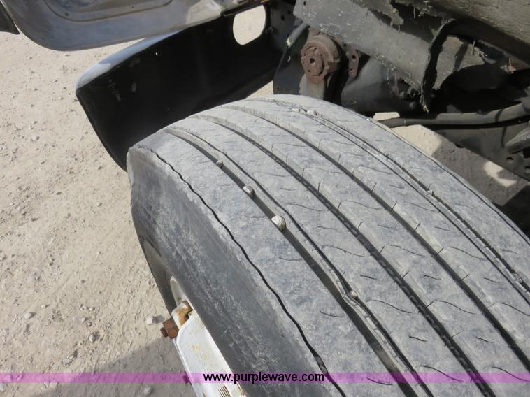 image for item K7244 1986 International 1954 cab and chassis