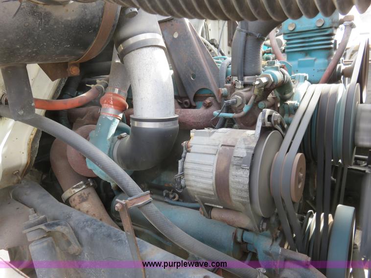 image for item K7244 1986 International 1954 cab and chassis