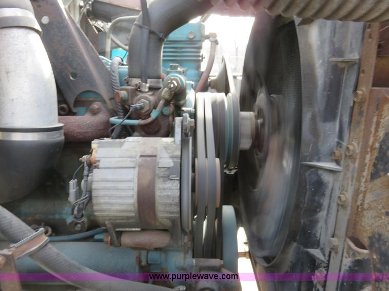 image for item K7244 1986 International 1954 cab and chassis