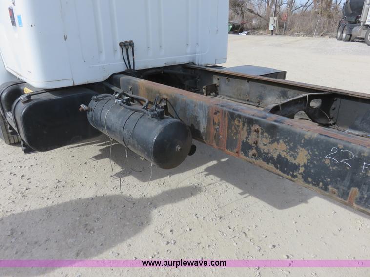 image for item K7244 1986 International 1954 cab and chassis