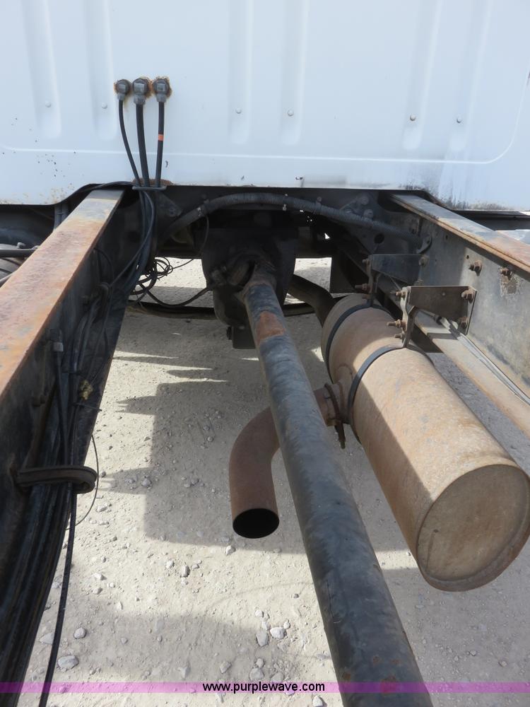 image for item K7244 1986 International 1954 cab and chassis