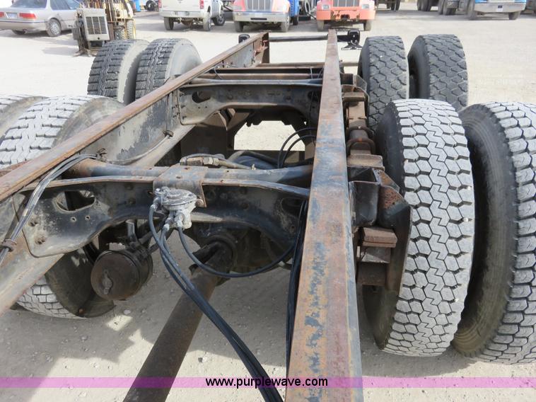 image for item K7244 1986 International 1954 cab and chassis