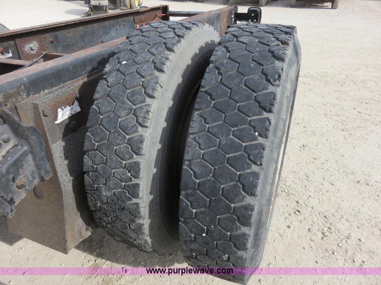 image for item K7244 1986 International 1954 cab and chassis