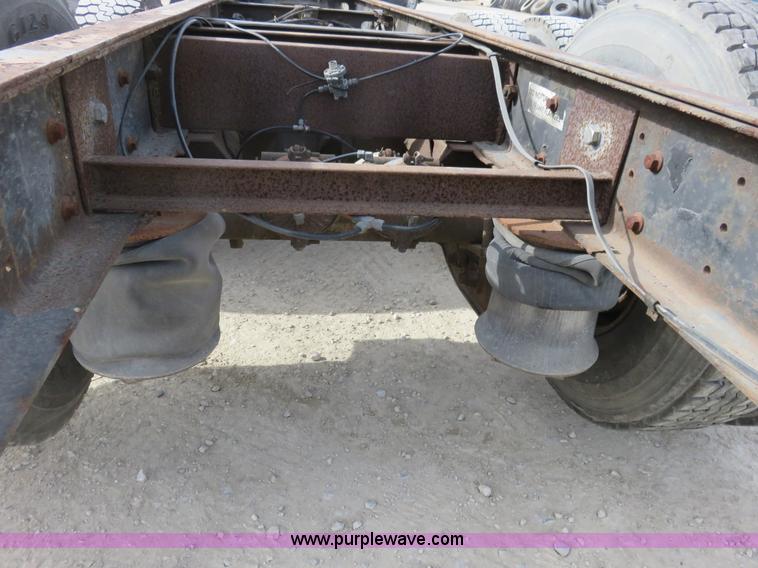 image for item K7244 1986 International 1954 cab and chassis