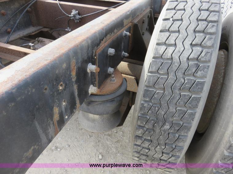 image for item K7244 1986 International 1954 cab and chassis