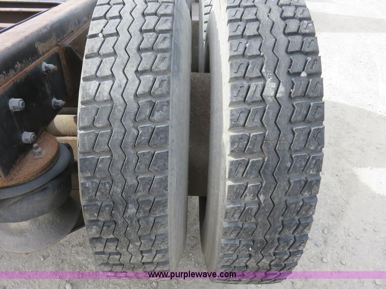 image for item K7244 1986 International 1954 cab and chassis