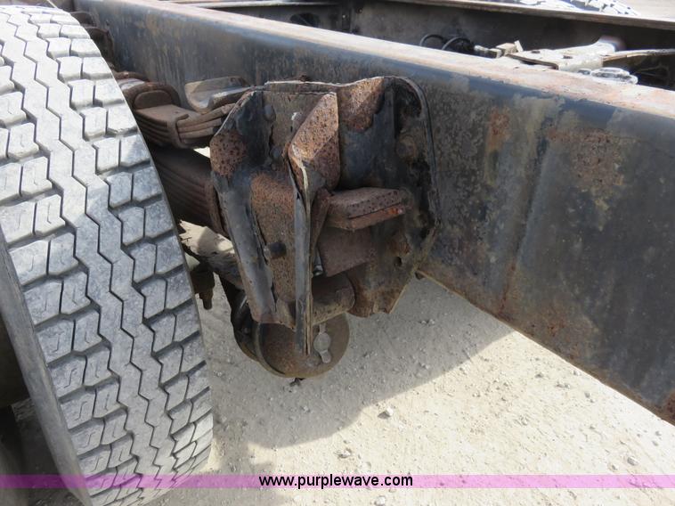 image for item K7244 1986 International 1954 cab and chassis