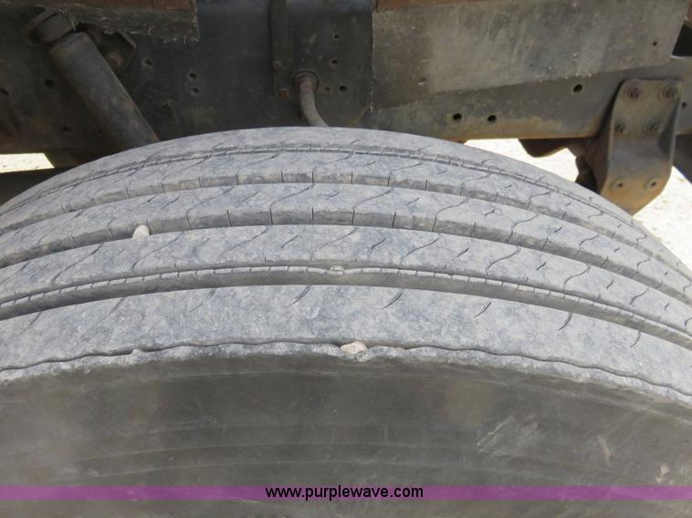 image for item K7244 1986 International 1954 cab and chassis