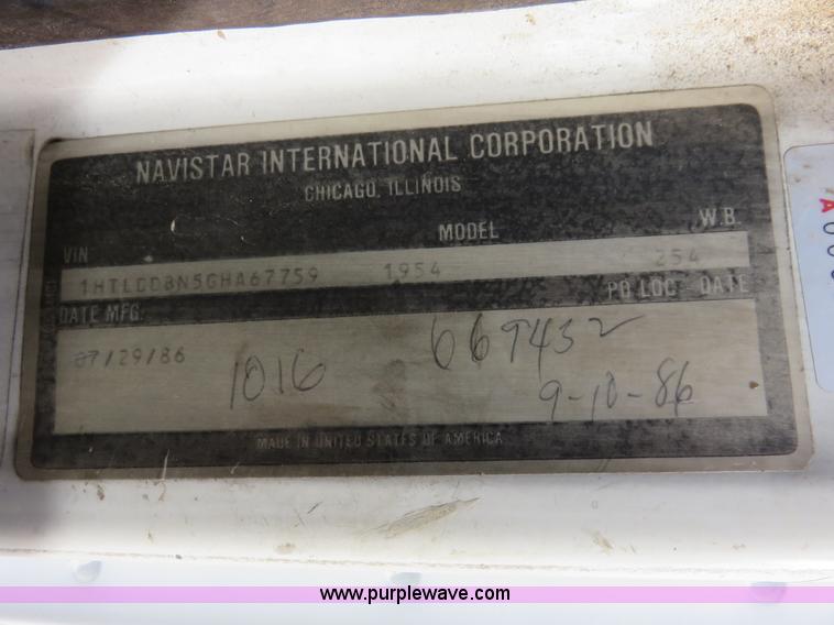 image for item K7244 1986 International 1954 cab and chassis