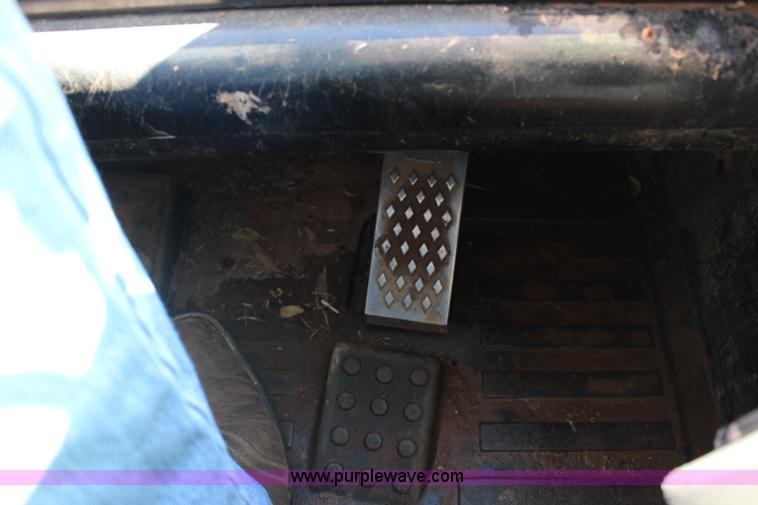 image for item L6596 2006 Caterpillar 268B skid steer