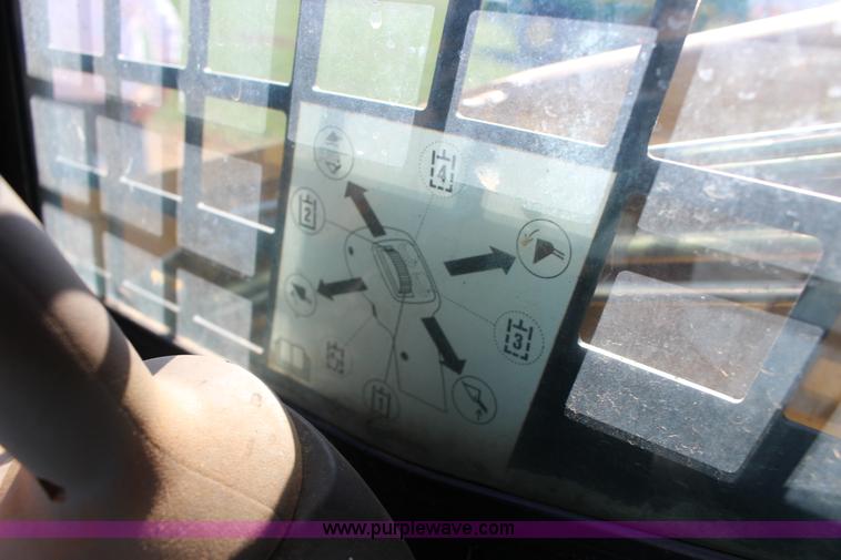 image for item L6596 2006 Caterpillar 268B skid steer