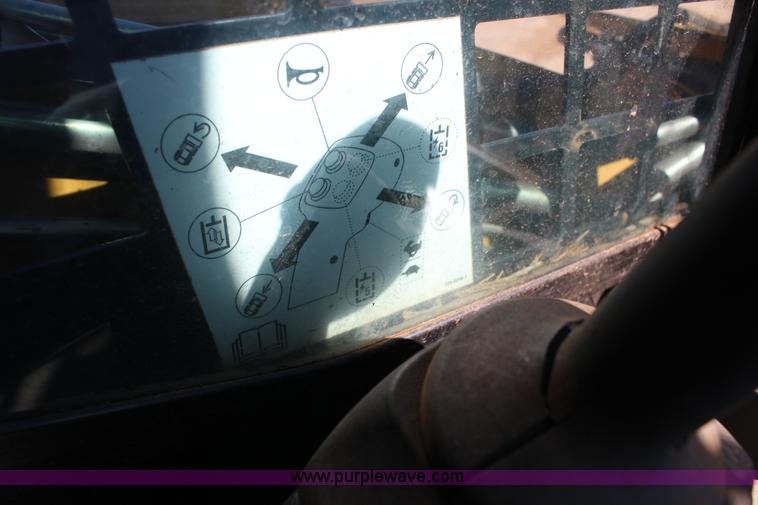 image for item L6596 2006 Caterpillar 268B skid steer