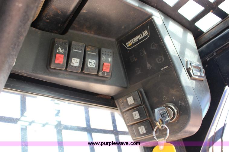 image for item L6596 2006 Caterpillar 268B skid steer