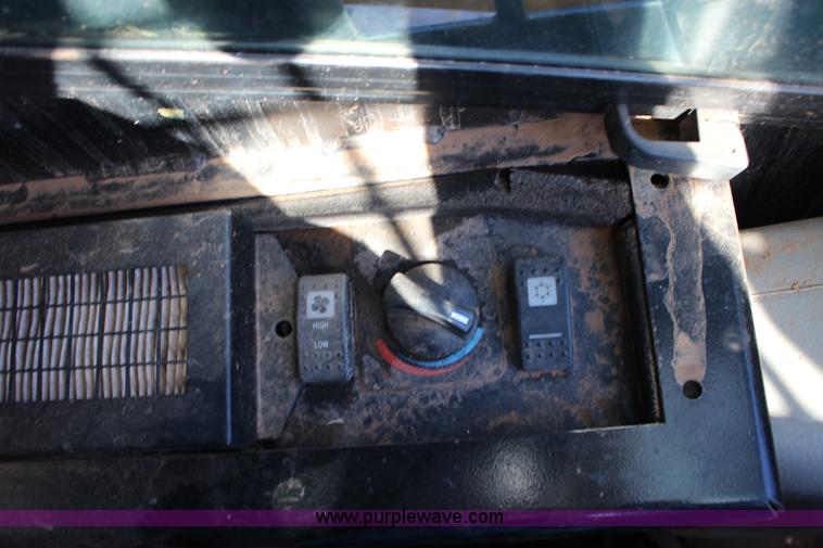 image for item L6596 2006 Caterpillar 268B skid steer