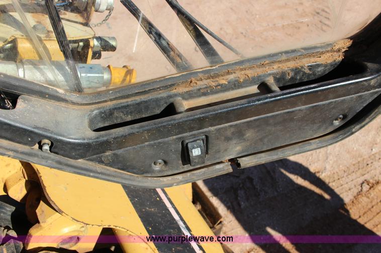 image for item L6596 2006 Caterpillar 268B skid steer