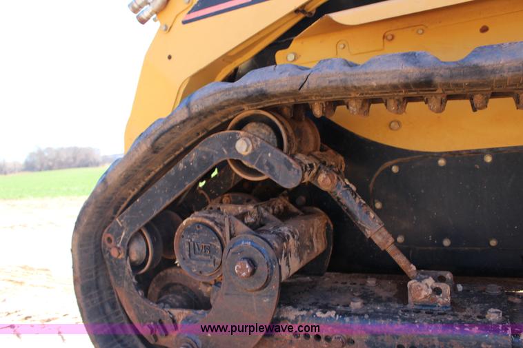 image for item L6596 2006 Caterpillar 268B skid steer
