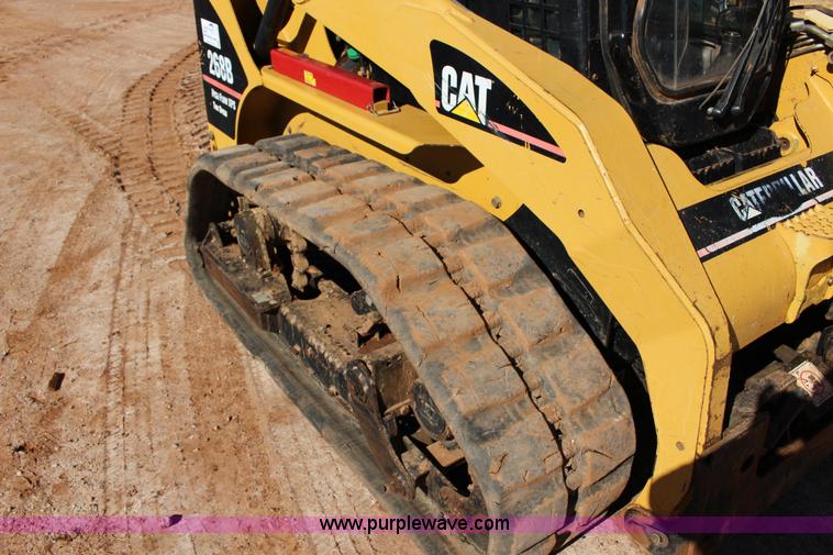 image for item L6596 2006 Caterpillar 268B skid steer