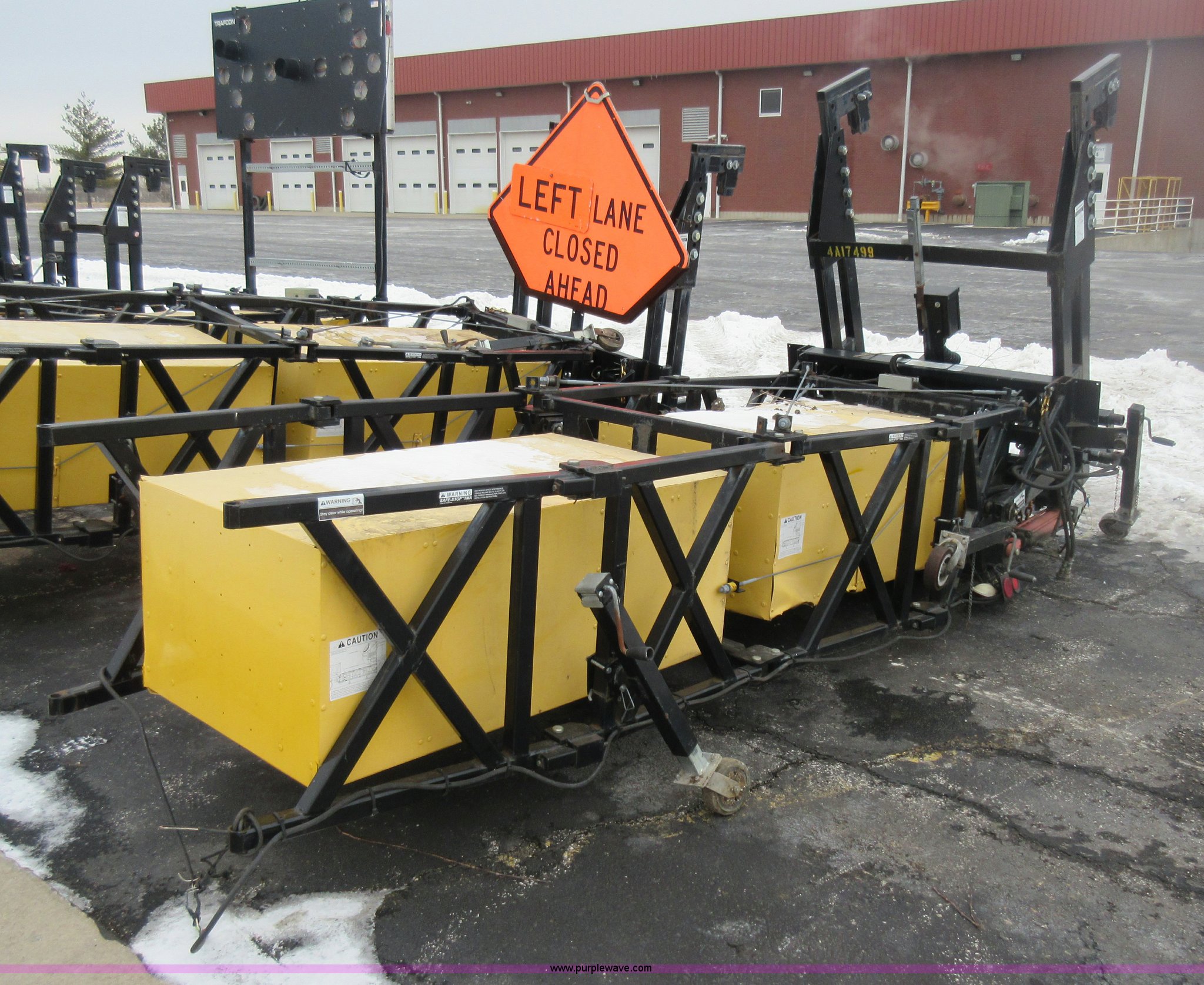 Tailgate mounted crash attenuator in Lee's Summit, MO Item AW9058