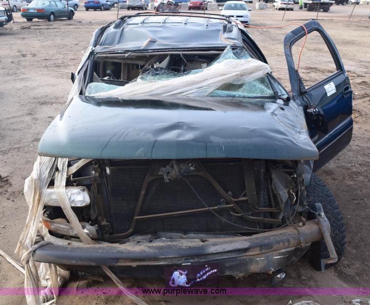 image for item E6113 2002 Chevrolet Tahoe SUV