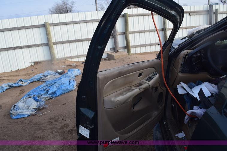 image for item E6113 2002 Chevrolet Tahoe SUV