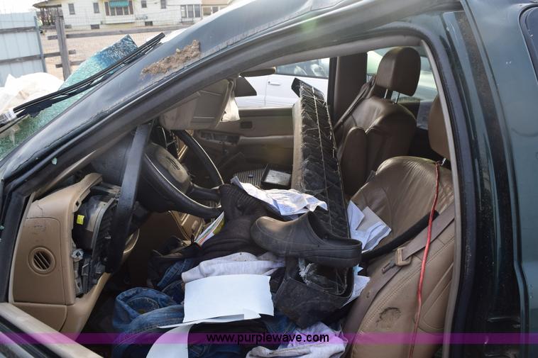 image for item E6113 2002 Chevrolet Tahoe SUV