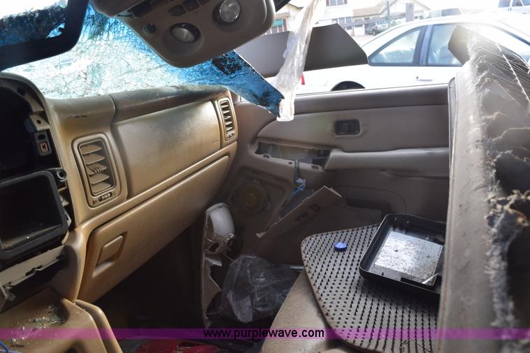 image for item E6113 2002 Chevrolet Tahoe SUV