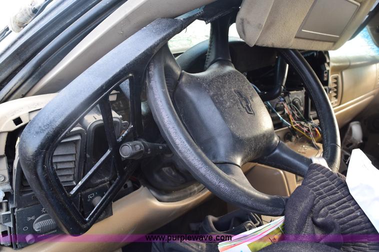 image for item E6113 2002 Chevrolet Tahoe SUV