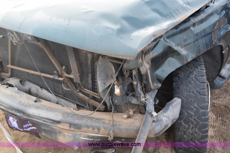 image for item E6113 2002 Chevrolet Tahoe SUV