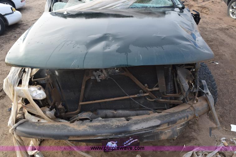 image for item E6113 2002 Chevrolet Tahoe SUV