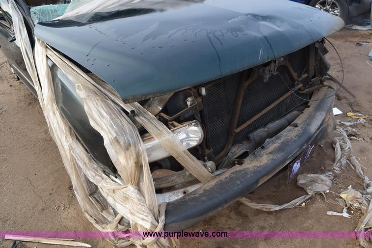 image for item E6113 2002 Chevrolet Tahoe SUV