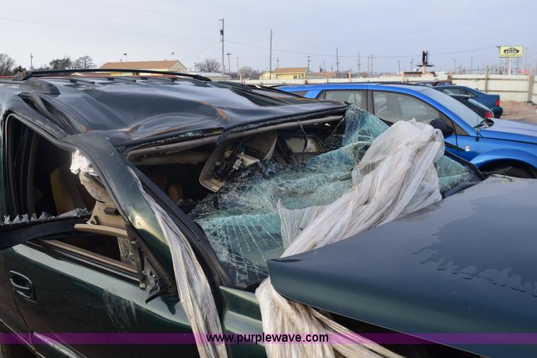 image for item E6113 2002 Chevrolet Tahoe SUV