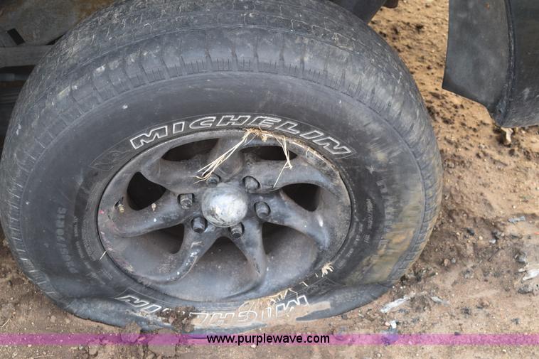 image for item E6113 2002 Chevrolet Tahoe SUV