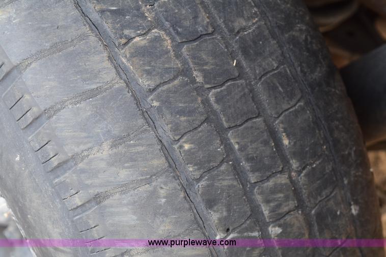 image for item E6113 2002 Chevrolet Tahoe SUV