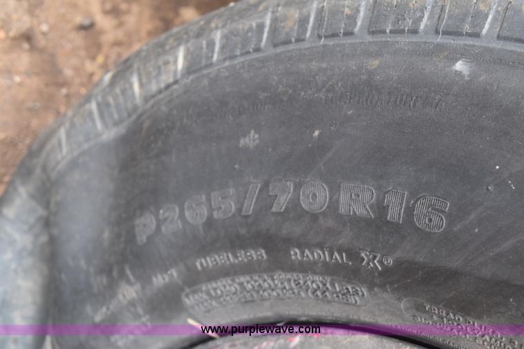 image for item E6113 2002 Chevrolet Tahoe SUV