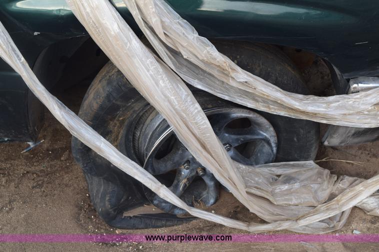 image for item E6113 2002 Chevrolet Tahoe SUV