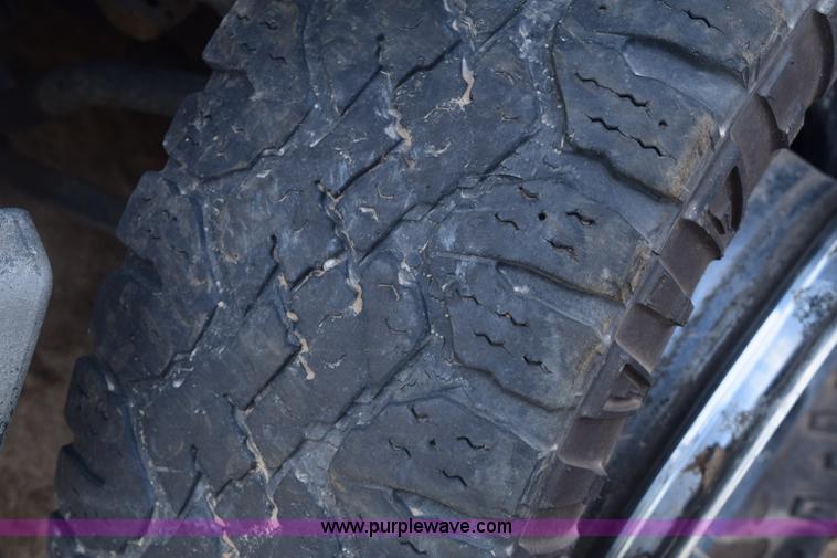 image for item E6113 2002 Chevrolet Tahoe SUV