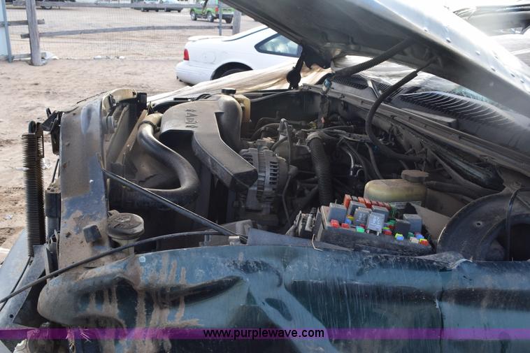 image for item E6113 2002 Chevrolet Tahoe SUV